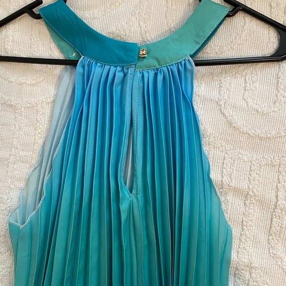 Multicolored pleated dress - Picture 9 of 10